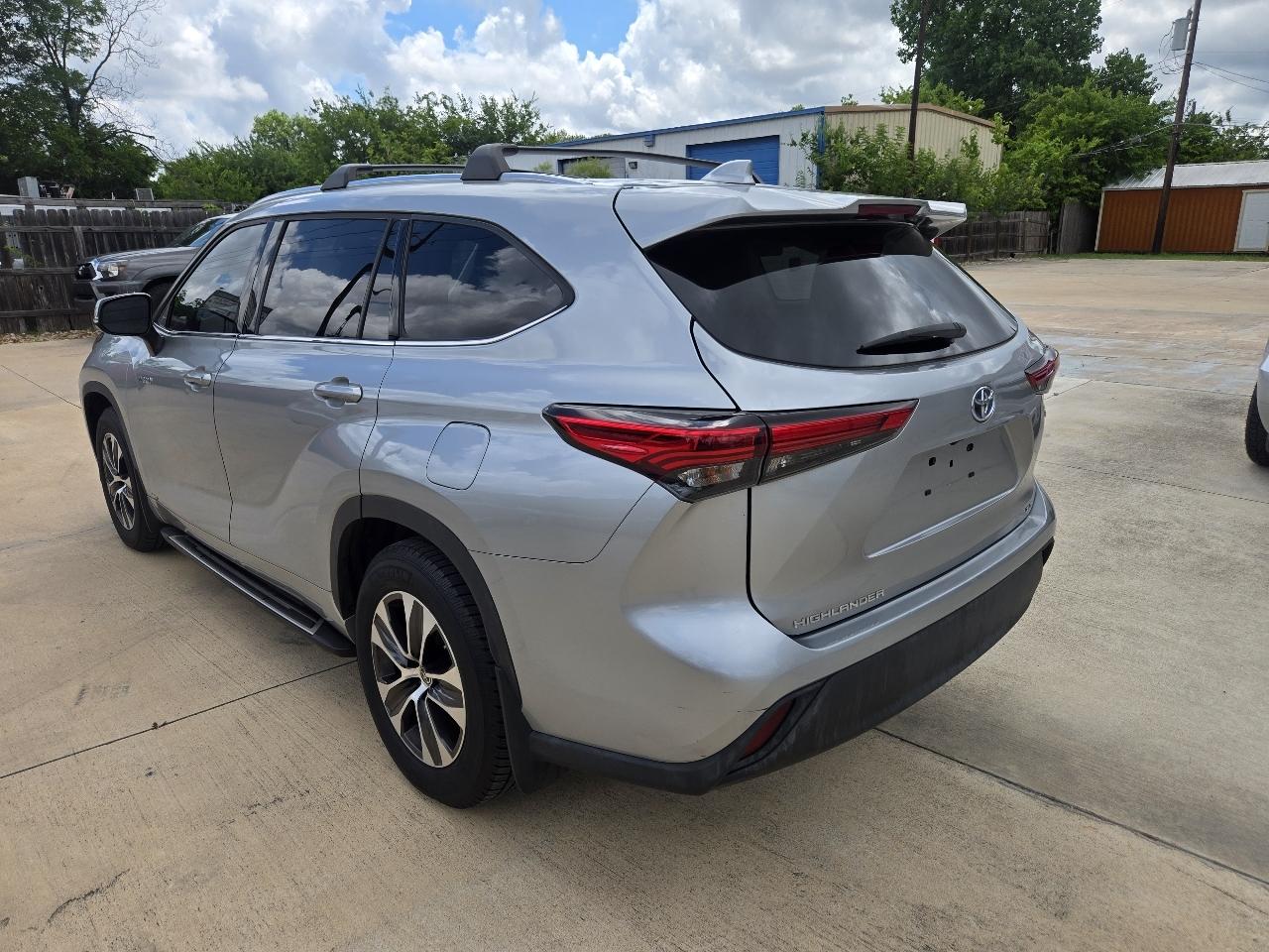 Toyota Highlander Hybrid XLE AWD (Natl) 2020