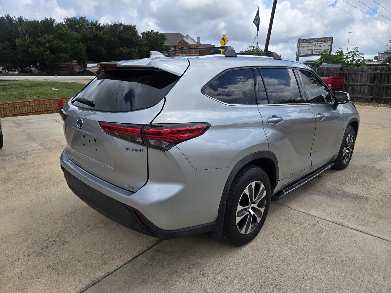 Toyota Highlander Hybrid XLE AWD (Natl) 2020