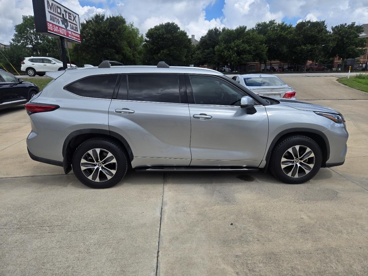 Toyota Highlander Hybrid XLE AWD (Natl) 2020