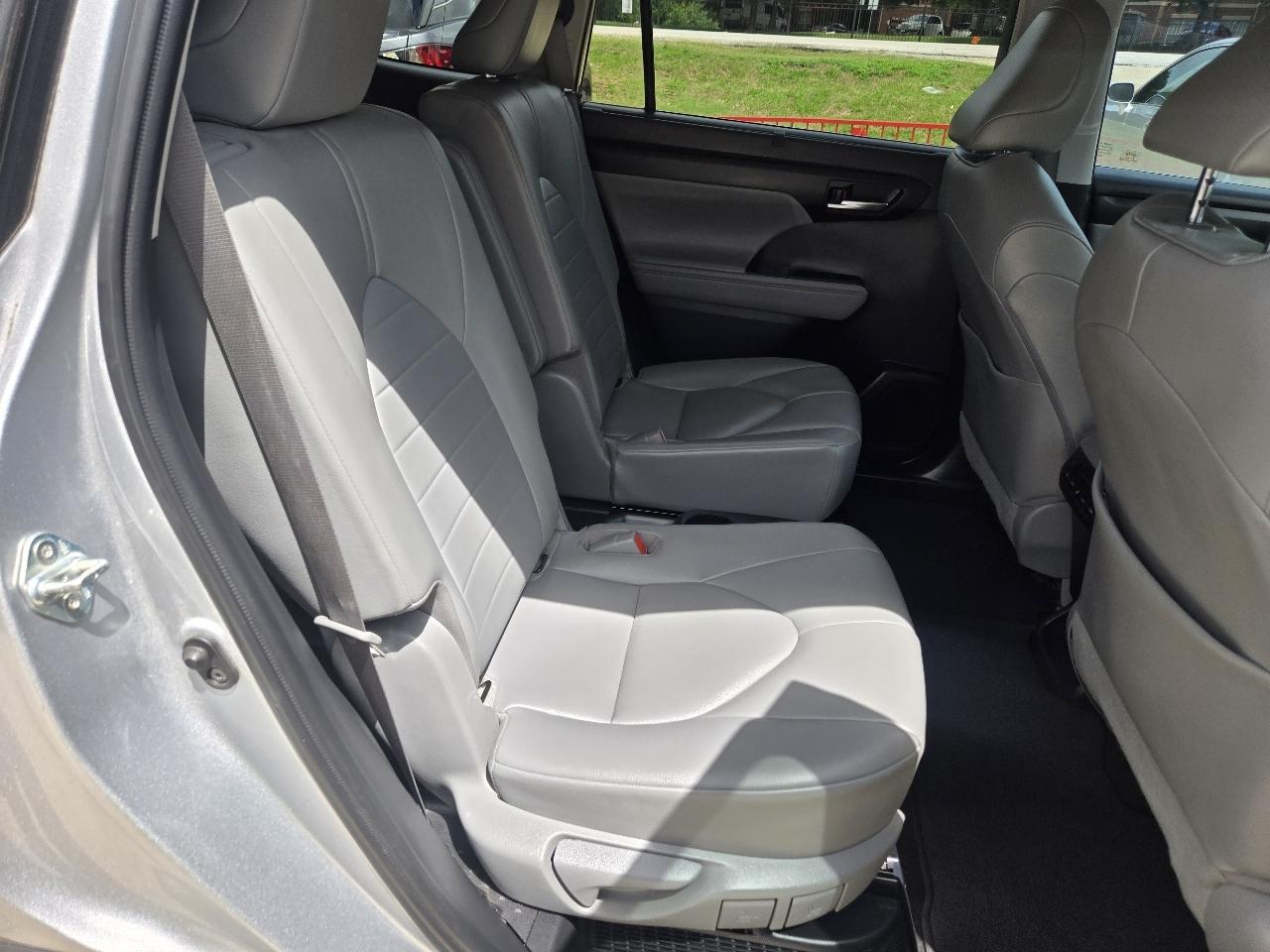 Toyota Highlander Hybrid XLE AWD (Natl) 2020