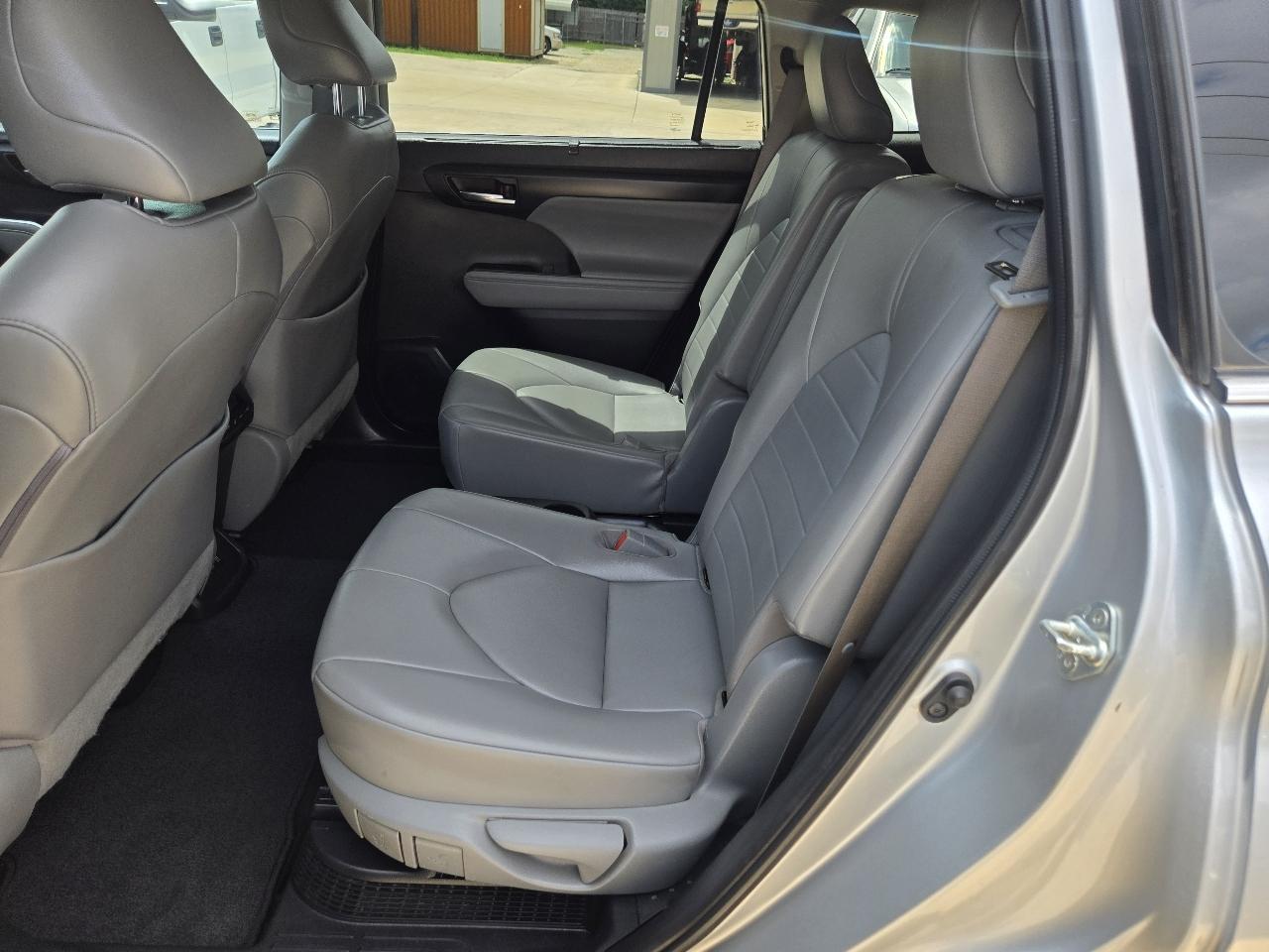 Toyota Highlander Hybrid XLE AWD (Natl) 2020