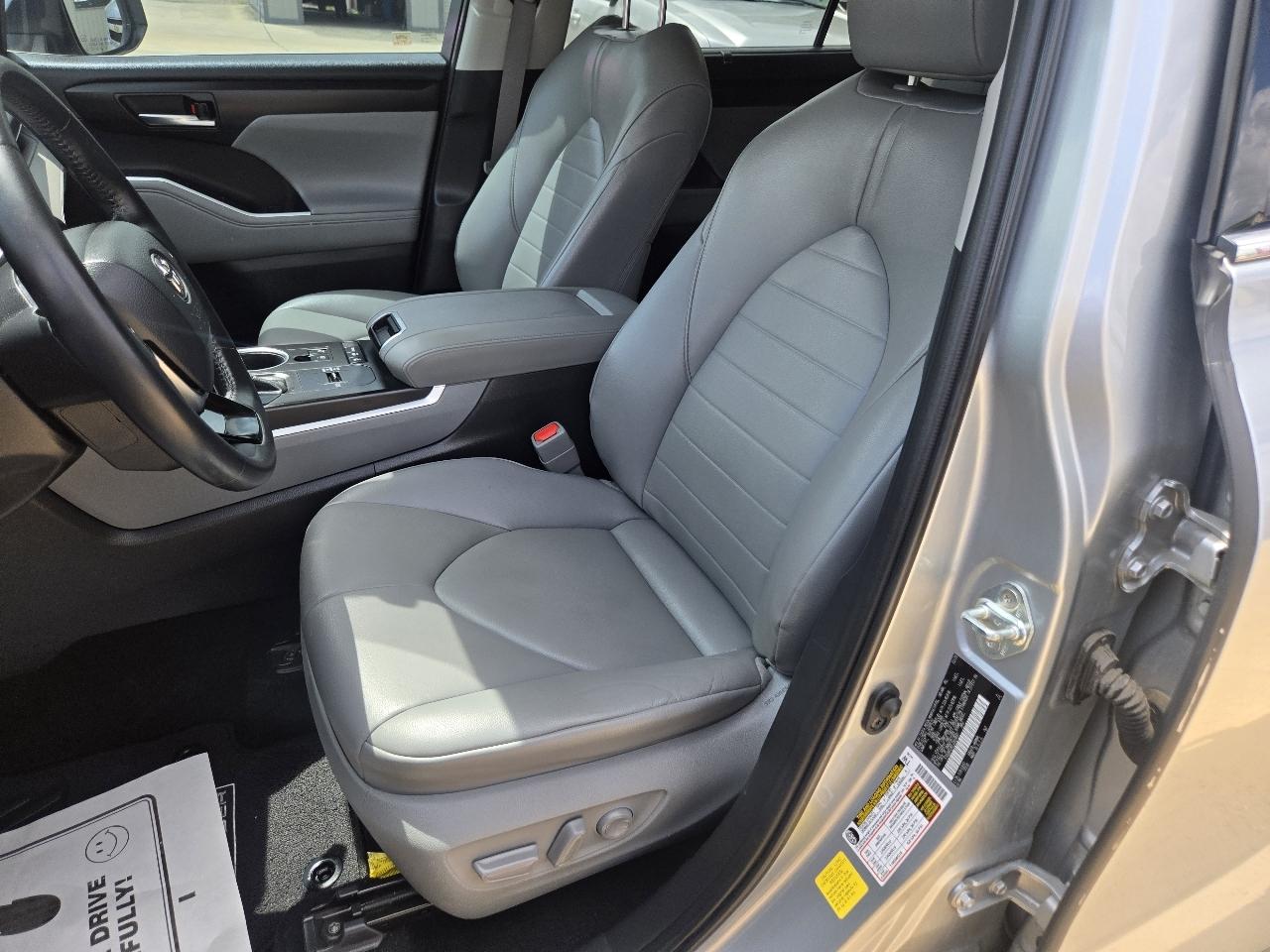 Toyota Highlander Hybrid XLE AWD (Natl) 2020