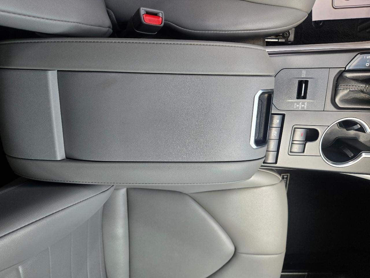 Toyota Highlander Hybrid XLE AWD (Natl) 2020