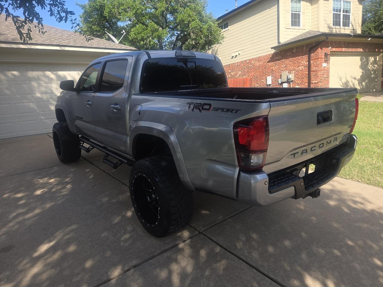 Toyota Tacoma TRD Off Road Double Cab 5' Bed V6 4x2 AT (Natl) 2018