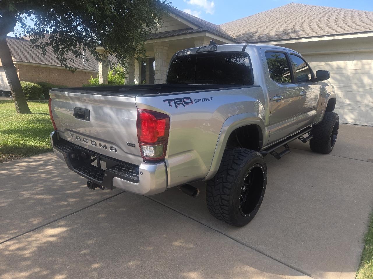Toyota Tacoma TRD Off Road Double Cab 5' Bed V6 4x2 AT (Natl) 2018