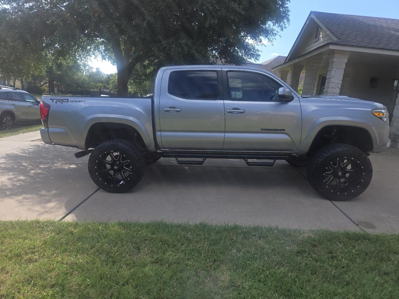 Toyota Tacoma TRD Off Road Double Cab 5' Bed V6 4x2 AT (Natl) 2018