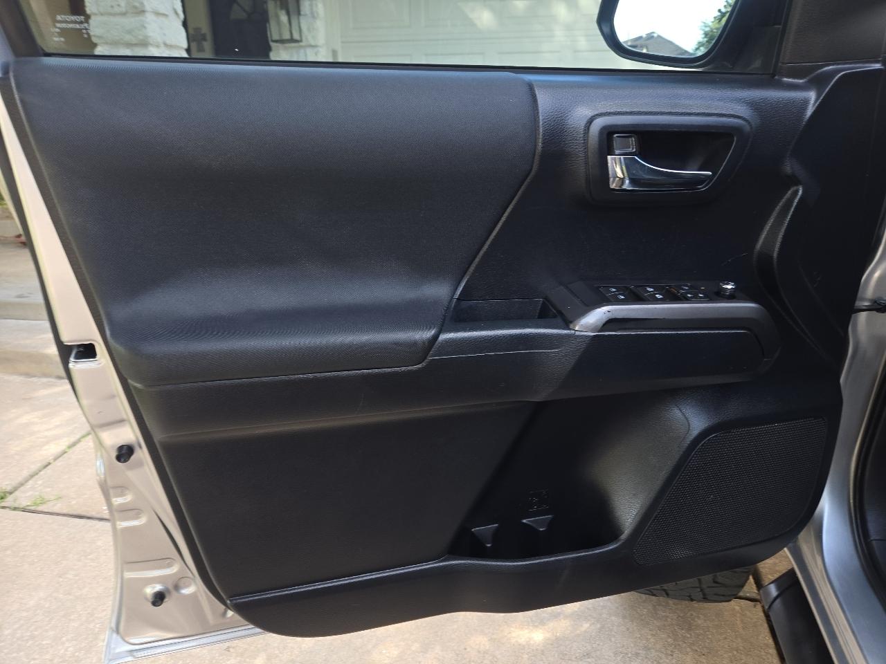 Toyota Tacoma TRD Off Road Double Cab 5' Bed V6 4x2 AT (Natl) 2018