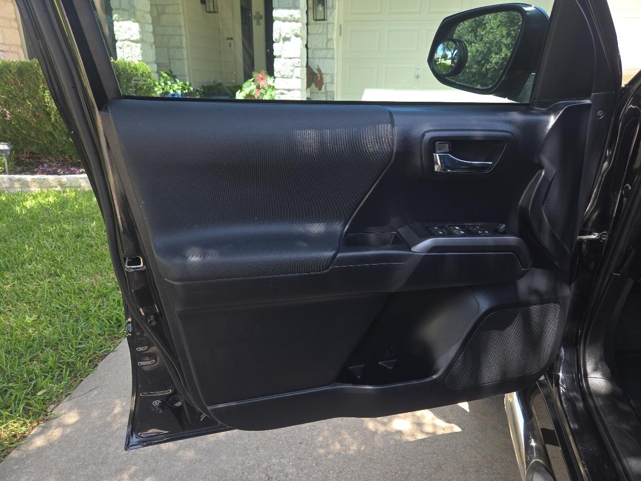 Toyota Tacoma 2WD TRD Off Road Double Cab 5' Bed V6 AT (Natl) 2020