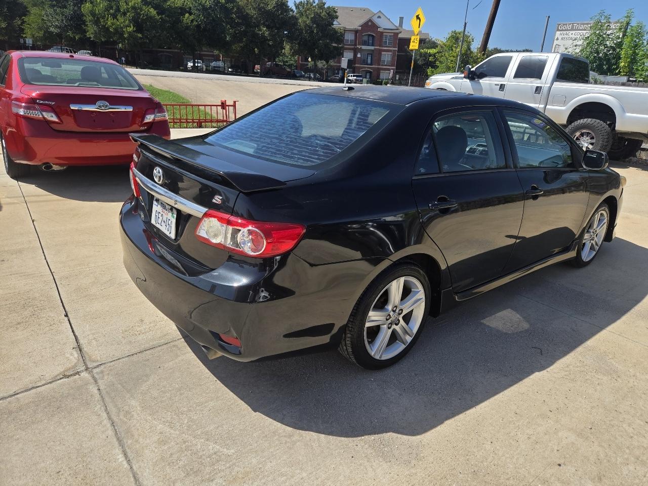 Toyota Corolla 4dr Sdn S Auto (Natl) 2013