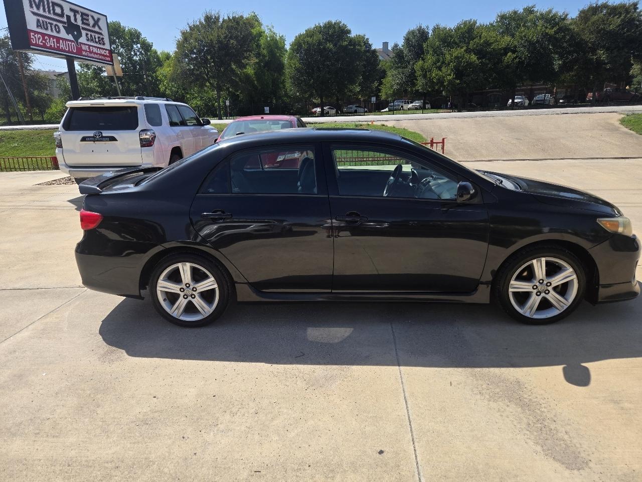 Toyota Corolla 4dr Sdn S Auto (Natl) 2013