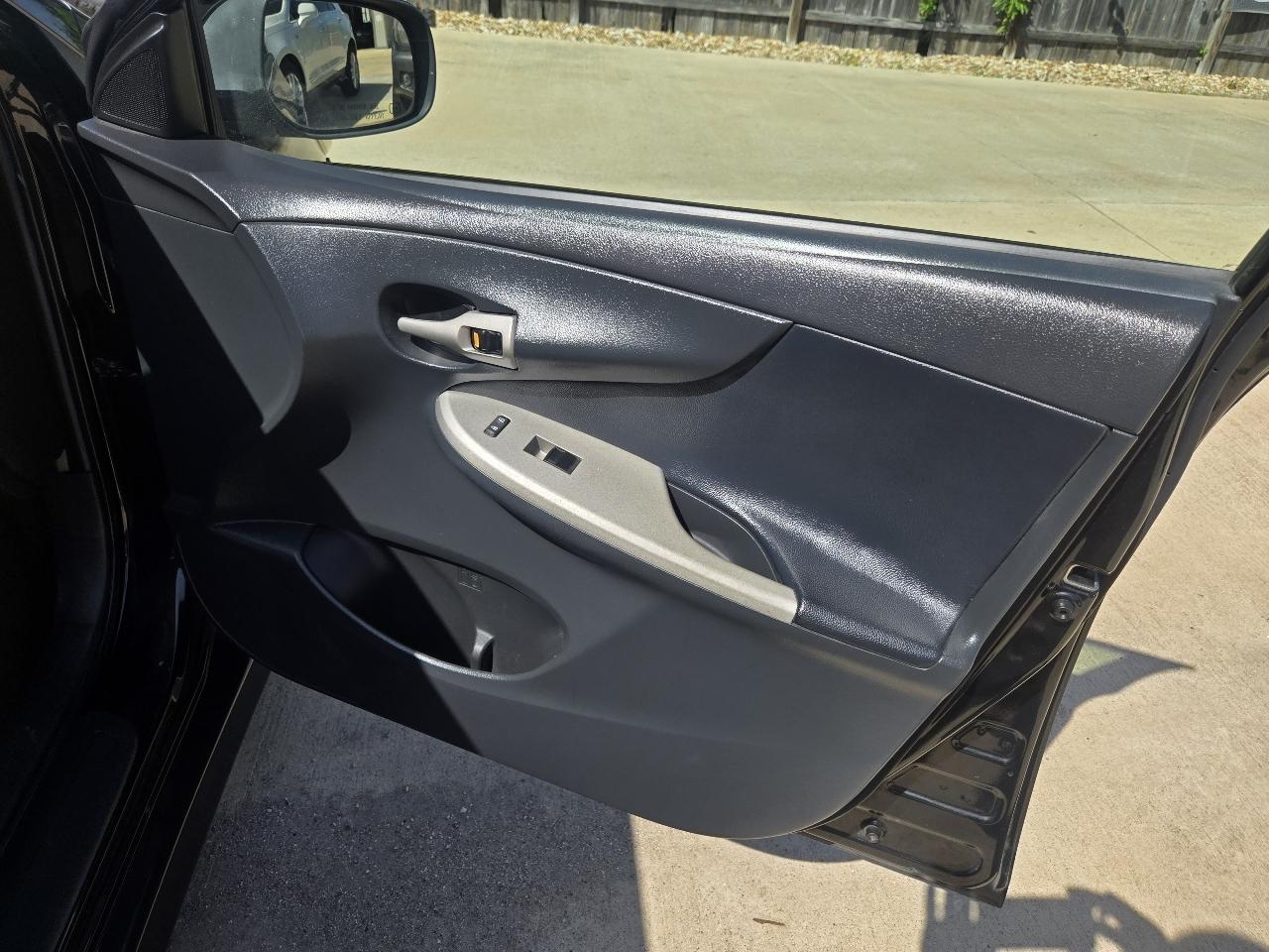 Toyota Corolla 4dr Sdn S Auto (Natl) 2013