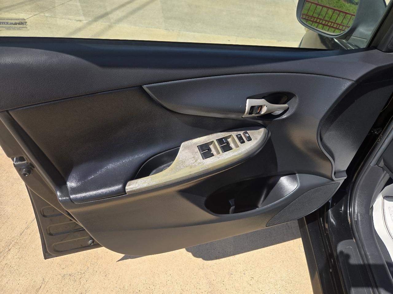 Toyota Corolla 4dr Sdn S Auto (Natl) 2013