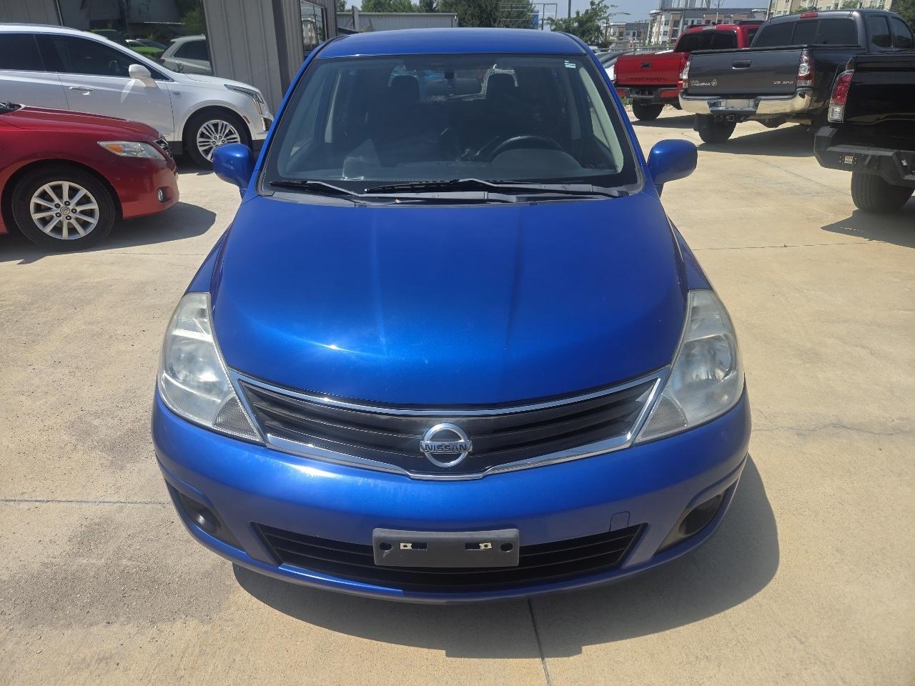 Nissan Versa 5dr HB I4 Auto 1.8 S 2011