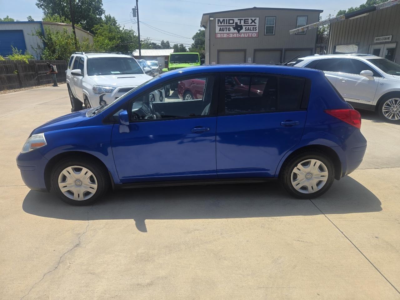 Nissan Versa 5dr HB I4 Auto 1.8 S 2011