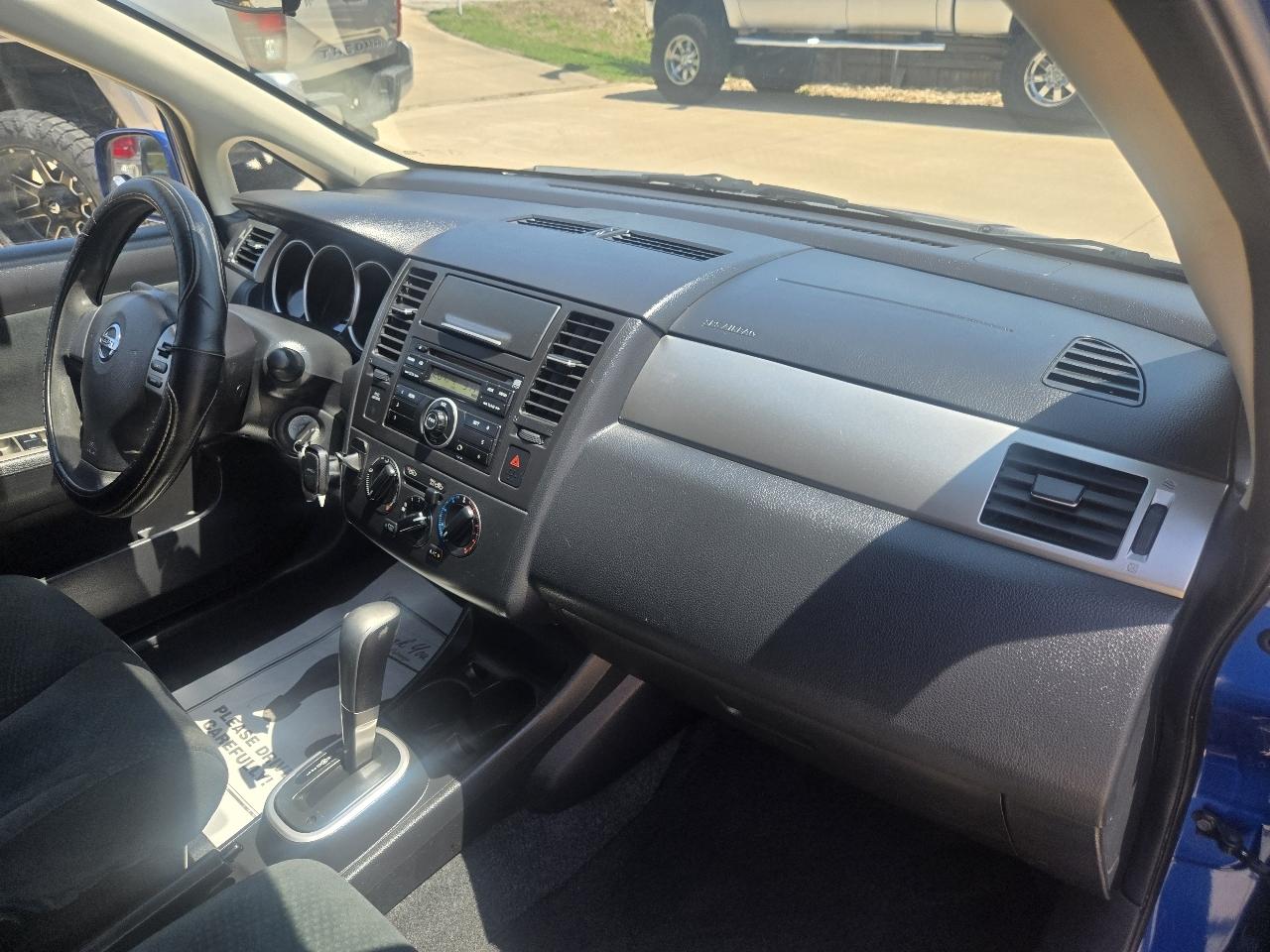 Nissan Versa 5dr HB I4 Auto 1.8 S 2011