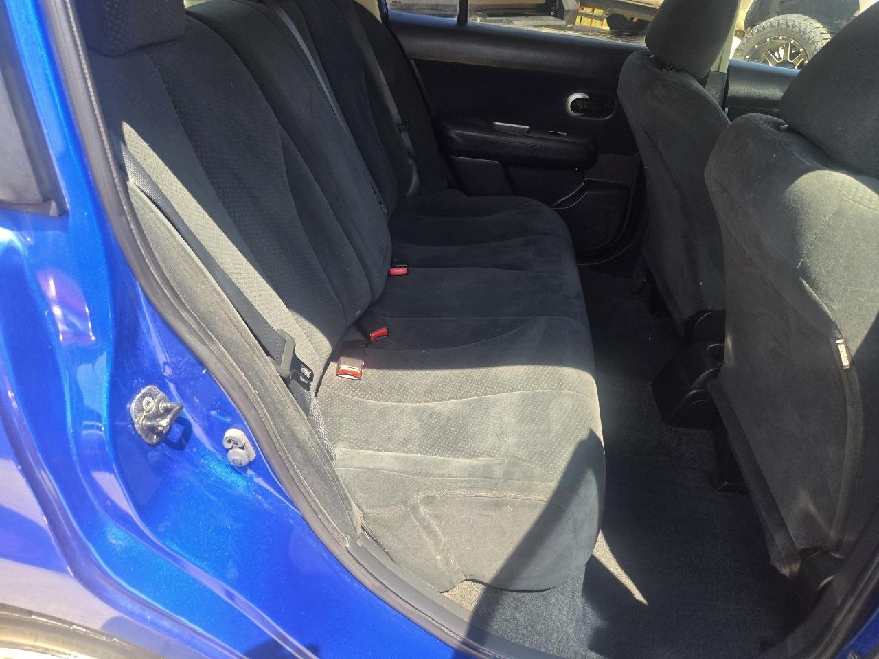 Nissan Versa 5dr HB I4 Auto 1.8 S 2011