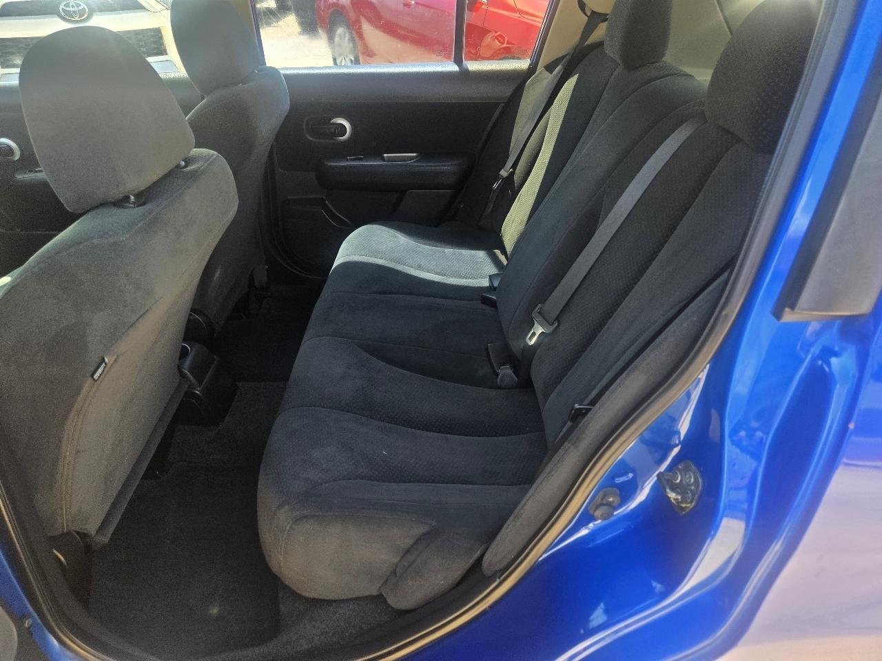 Nissan Versa 5dr HB I4 Auto 1.8 S 2011