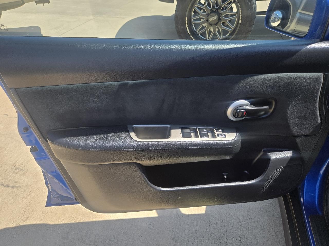 Nissan Versa 5dr HB I4 Auto 1.8 S 2011