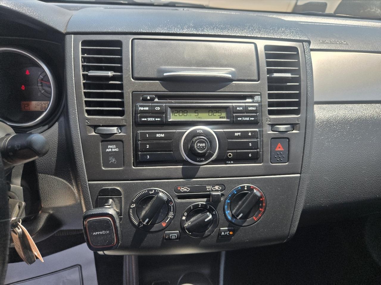 Nissan Versa 5dr HB I4 Auto 1.8 S 2011