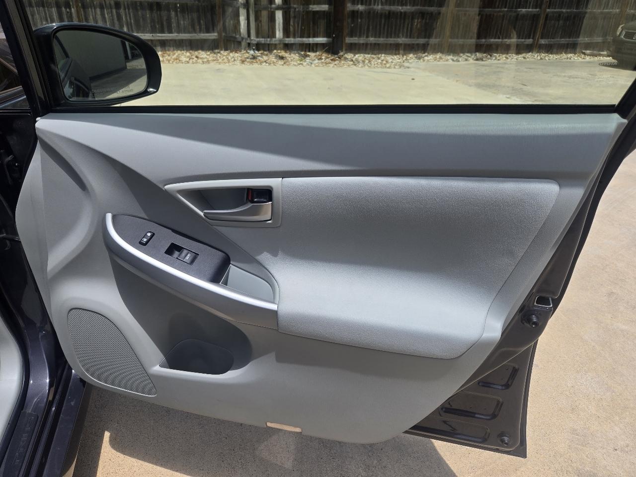 Toyota Prius 5dr HB II (Natl) 2012