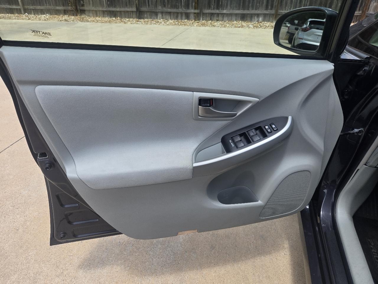 Toyota Prius 5dr HB II (Natl) 2012