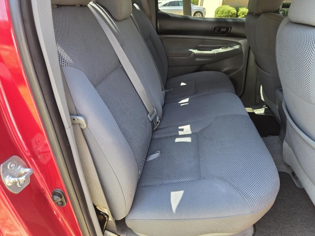 Toyota Tacoma Double 128" Manual 4WD (Natl) 2005