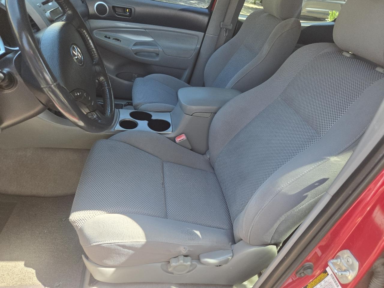Toyota Tacoma Double 128" Manual 4WD (Natl) 2005