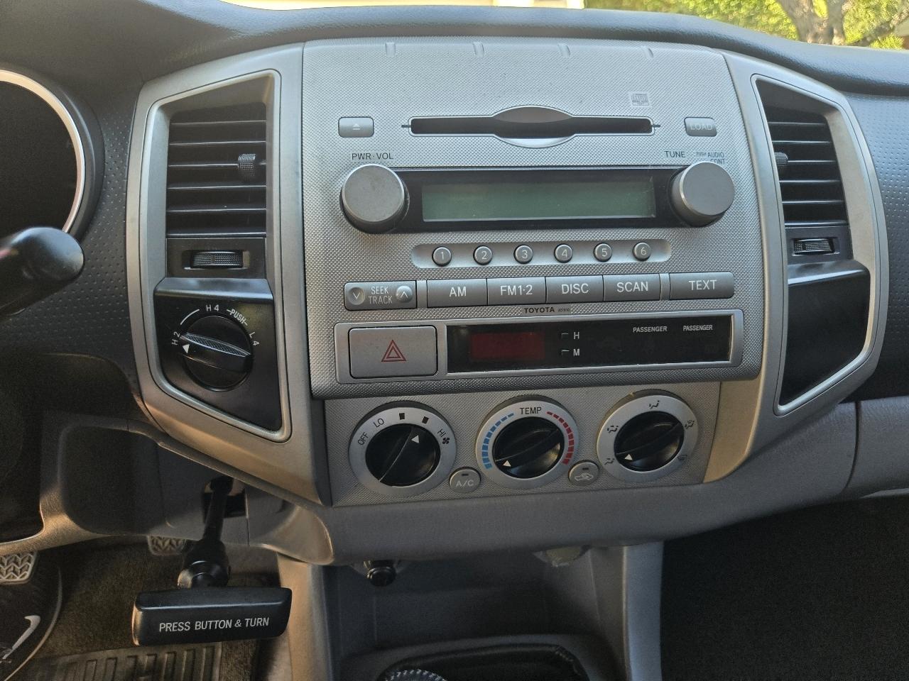 Toyota Tacoma Double 128" Manual 4WD (Natl) 2005