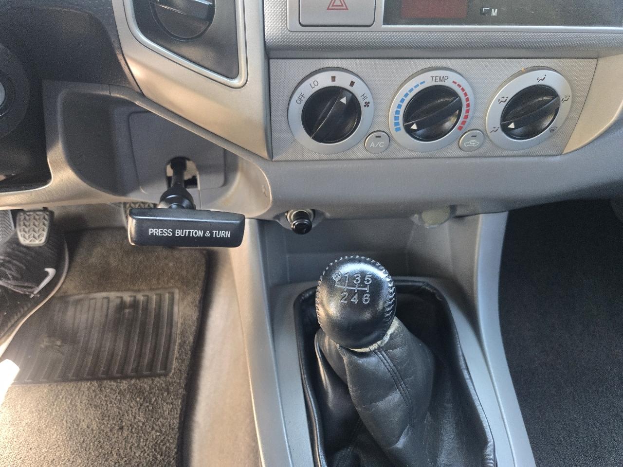 Toyota Tacoma Double 128" Manual 4WD (Natl) 2005