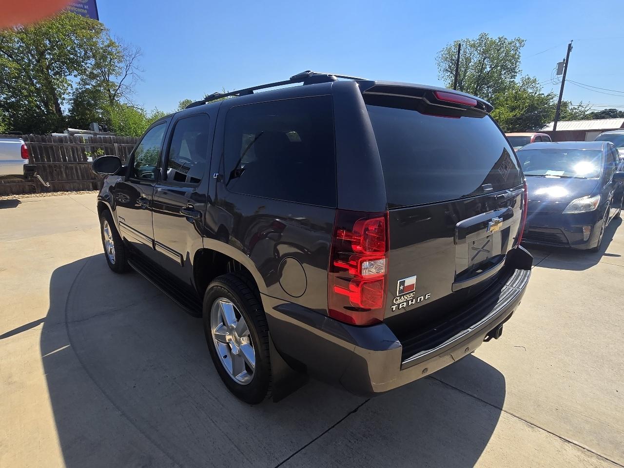 Chevrolet Tahoe 2WD 4dr 1500 LT 2011