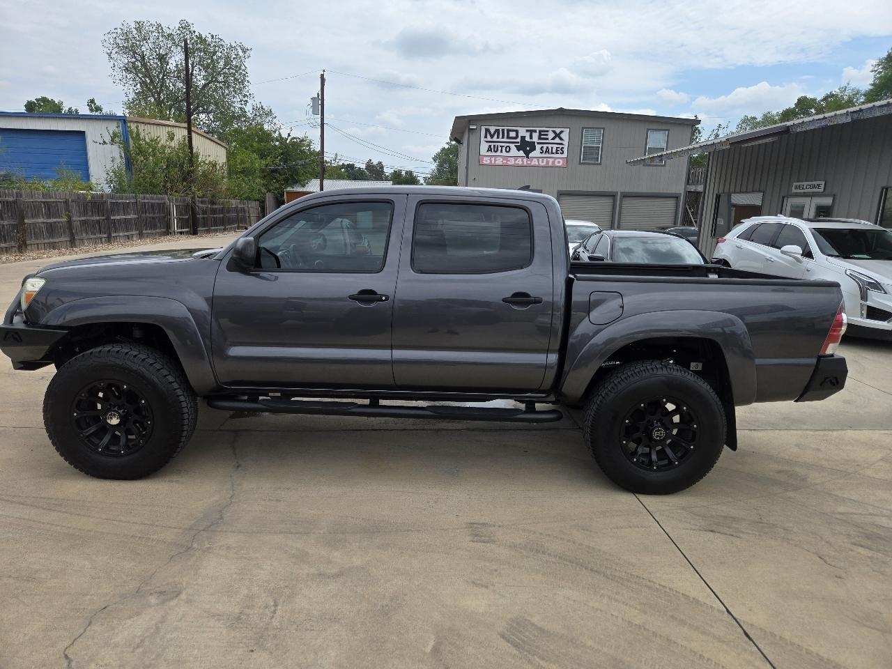 Toyota Tacoma 4WD Double Cab V6 AT (Natl) 2015