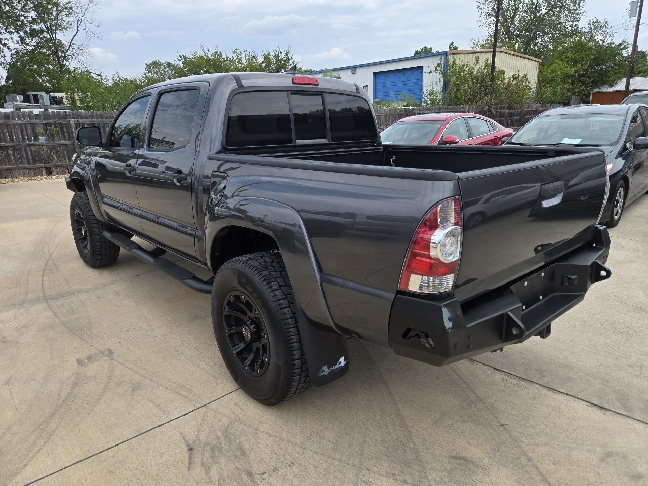 Toyota Tacoma 4WD Double Cab V6 AT (Natl) 2015