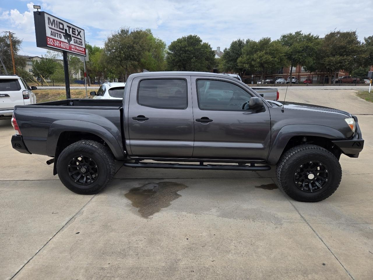 Toyota Tacoma 4WD Double Cab V6 AT (Natl) 2015