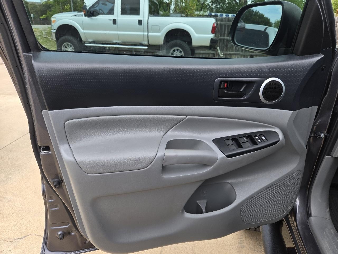 Toyota Tacoma 4WD Double Cab V6 AT (Natl) 2015