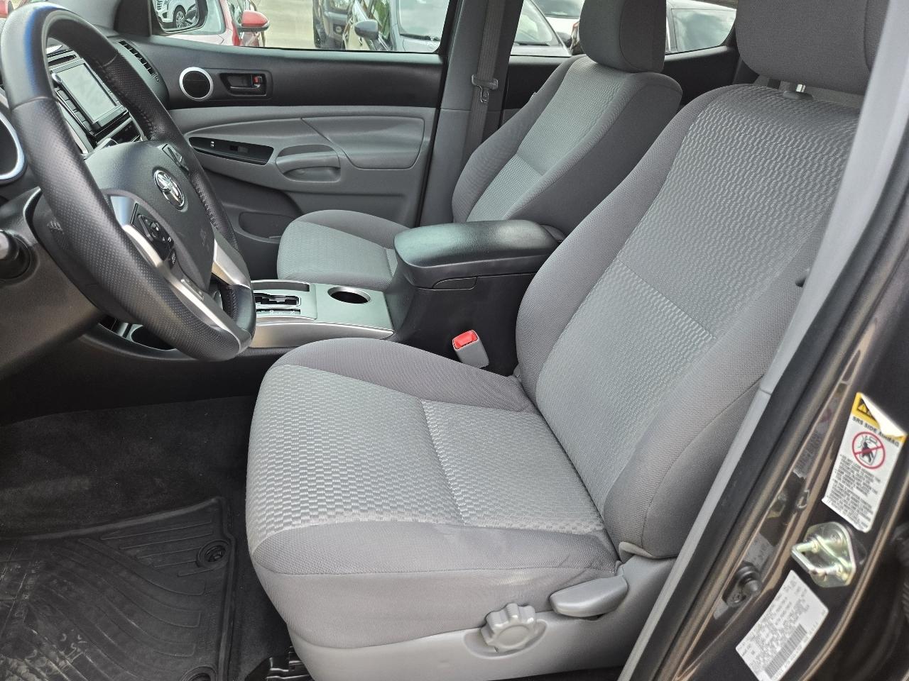 Toyota Tacoma 4WD Double Cab V6 AT (Natl) 2015