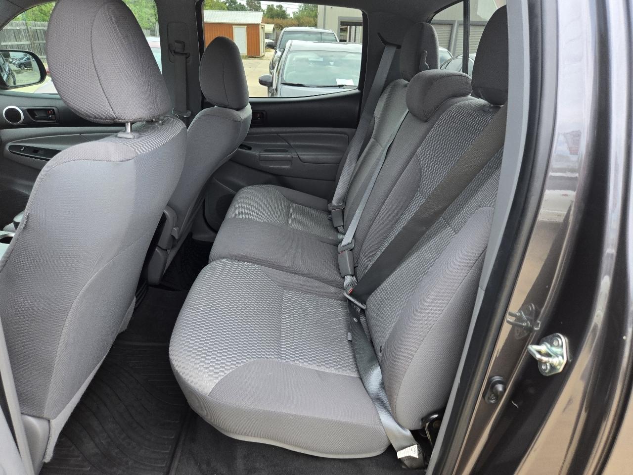 Toyota Tacoma 4WD Double Cab V6 AT (Natl) 2015