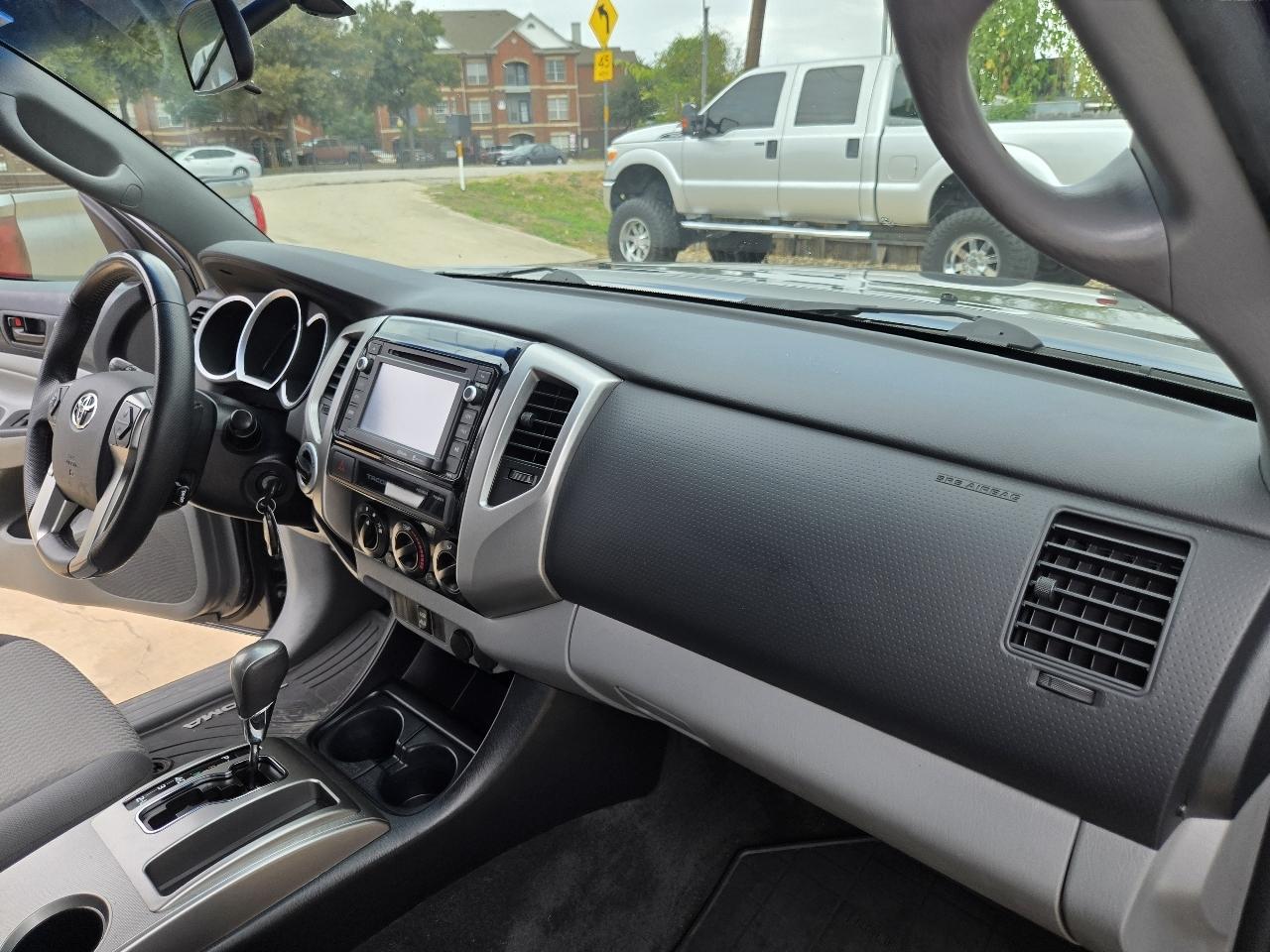 Toyota Tacoma 4WD Double Cab V6 AT (Natl) 2015