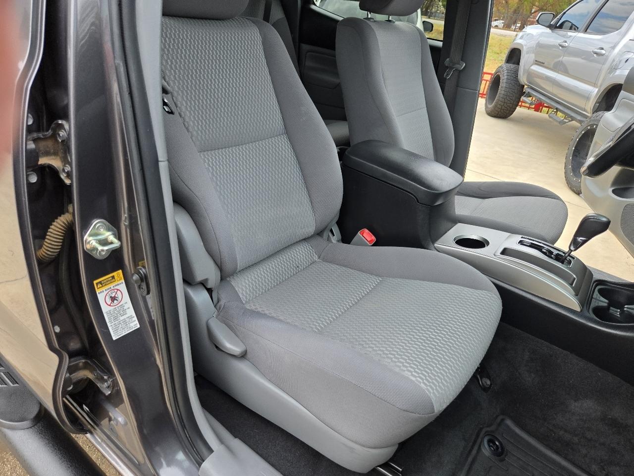 Toyota Tacoma 4WD Double Cab V6 AT (Natl) 2015