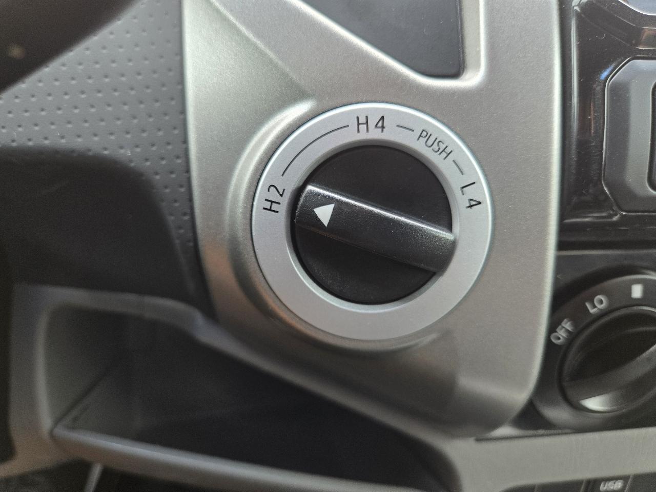 Toyota Tacoma 4WD Double Cab V6 AT (Natl) 2015