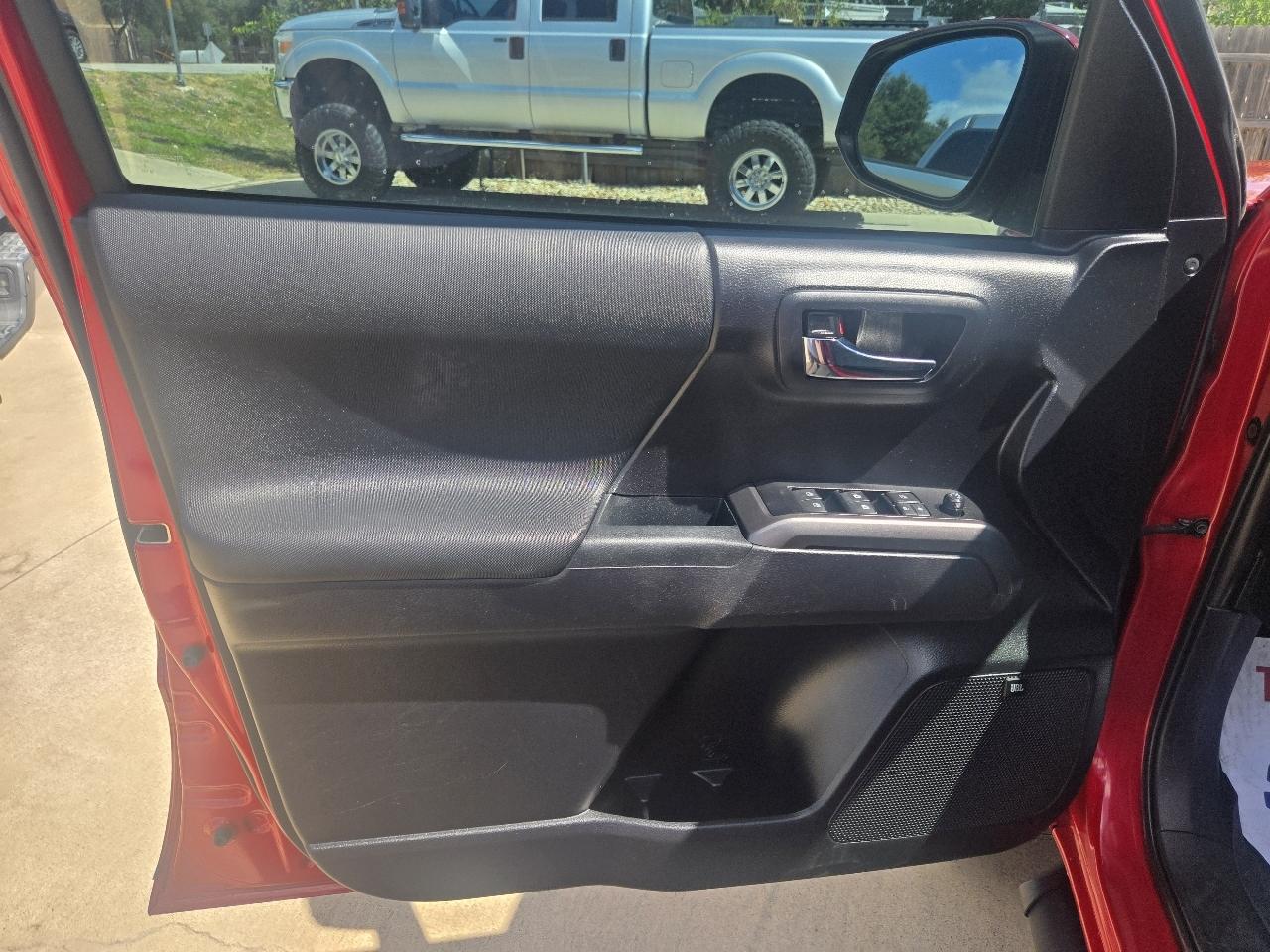 Toyota Tacoma 2WD TRD Sport Double Cab 5' Bed V6 AT (Natl) 2020