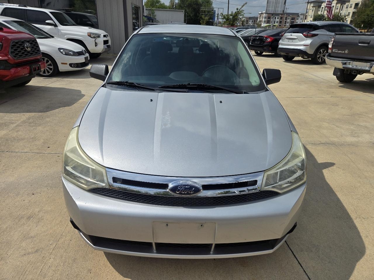 Ford Focus 4dr Sdn SE 2009