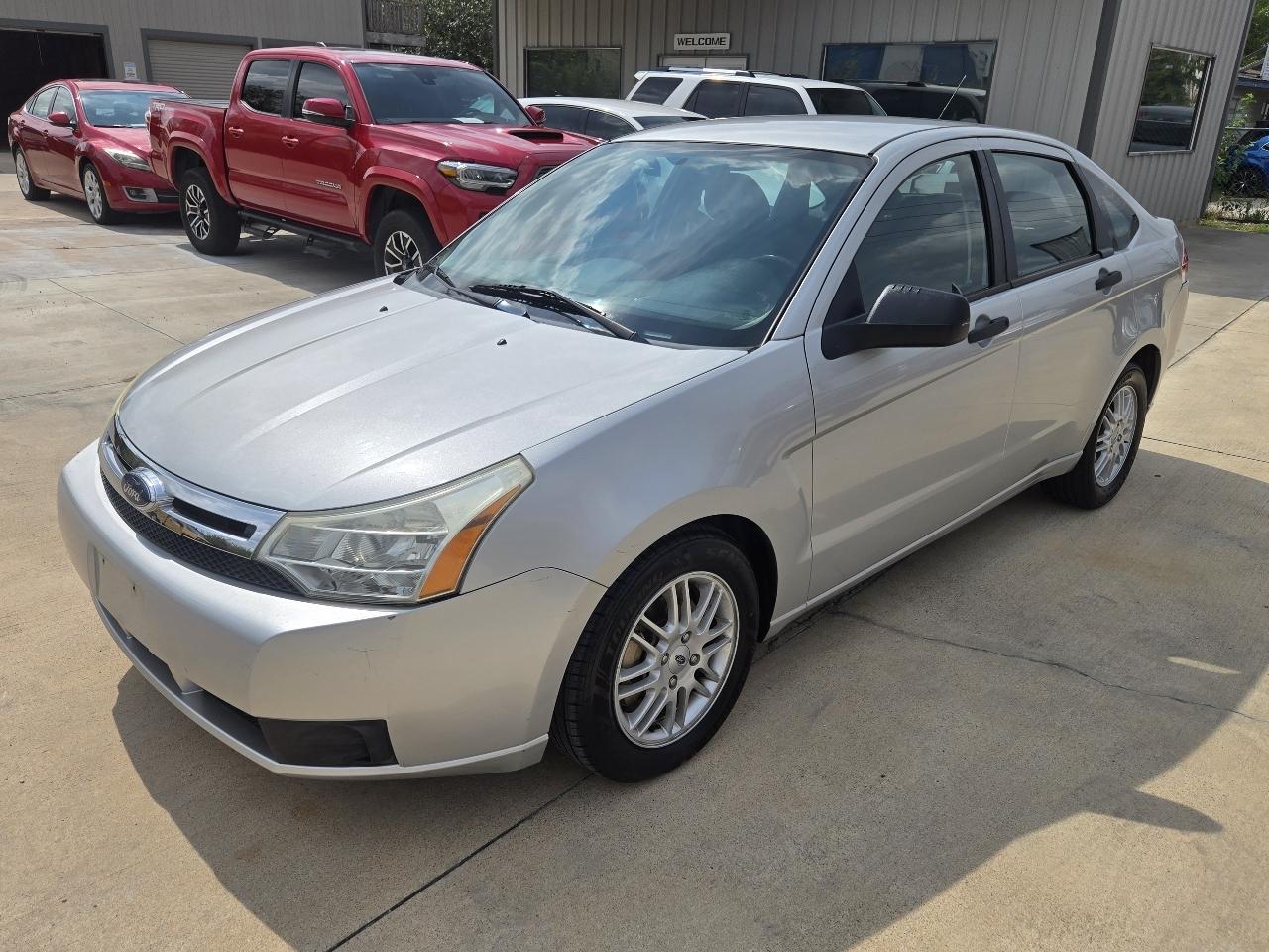 Ford Focus 4dr Sdn SE 2009