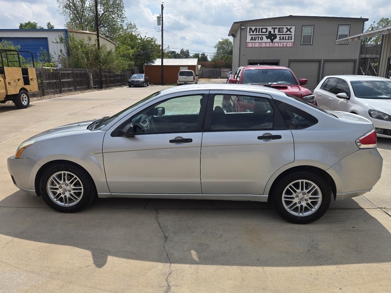 Ford Focus 4dr Sdn SE 2009