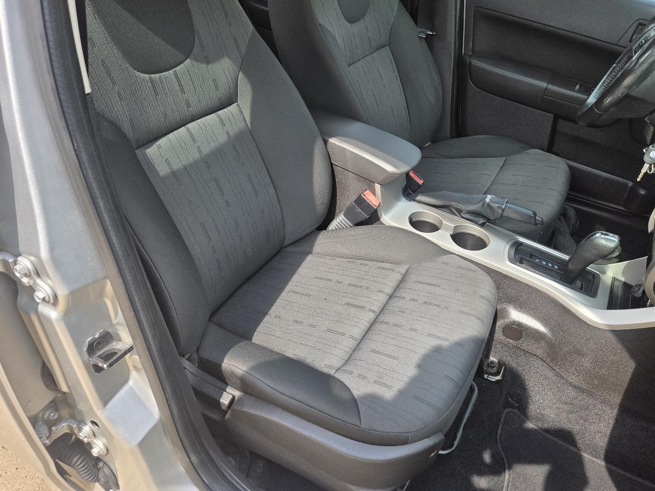 Ford Focus 4dr Sdn SE 2009