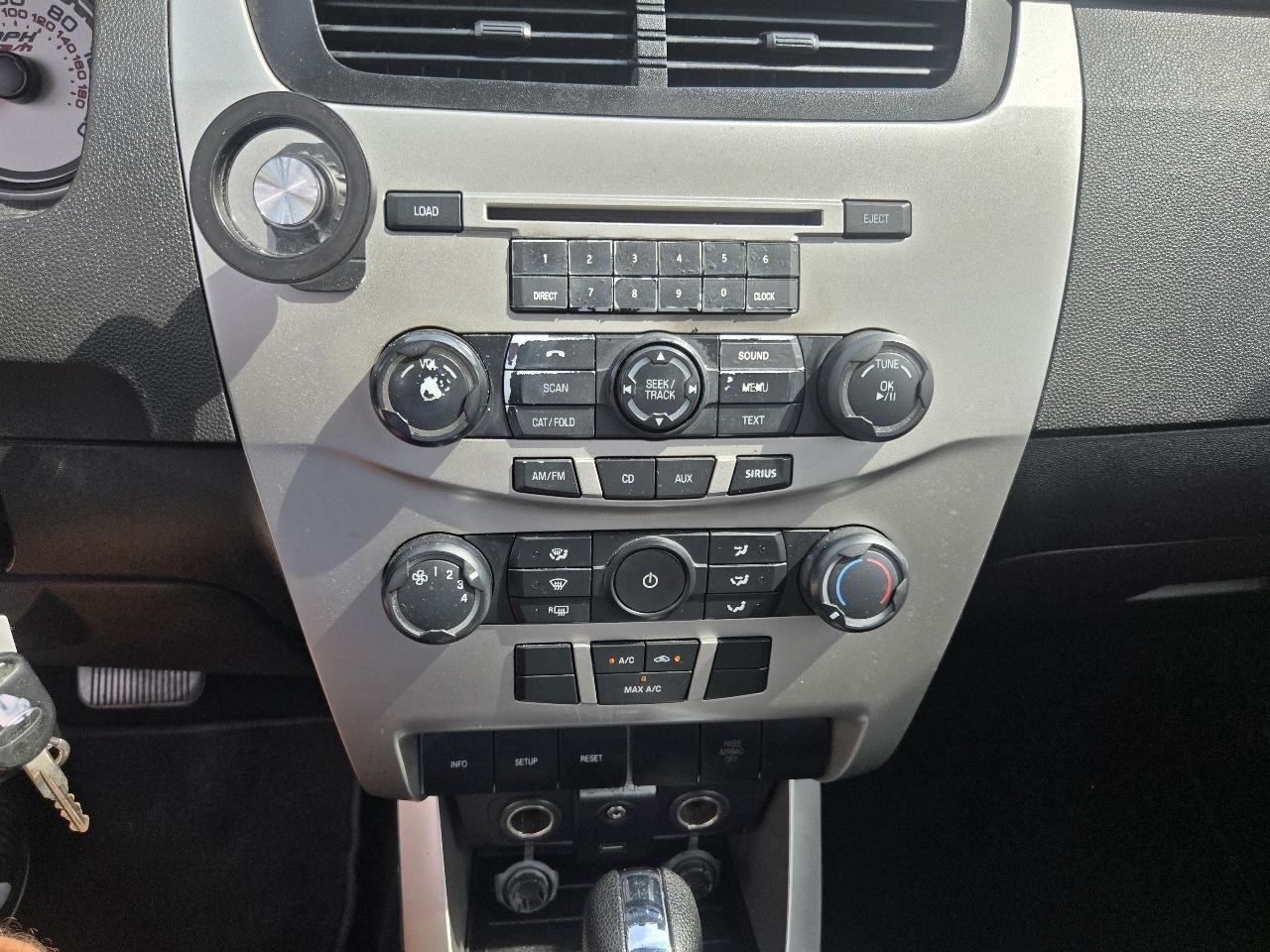 Ford Focus 4dr Sdn SE 2009