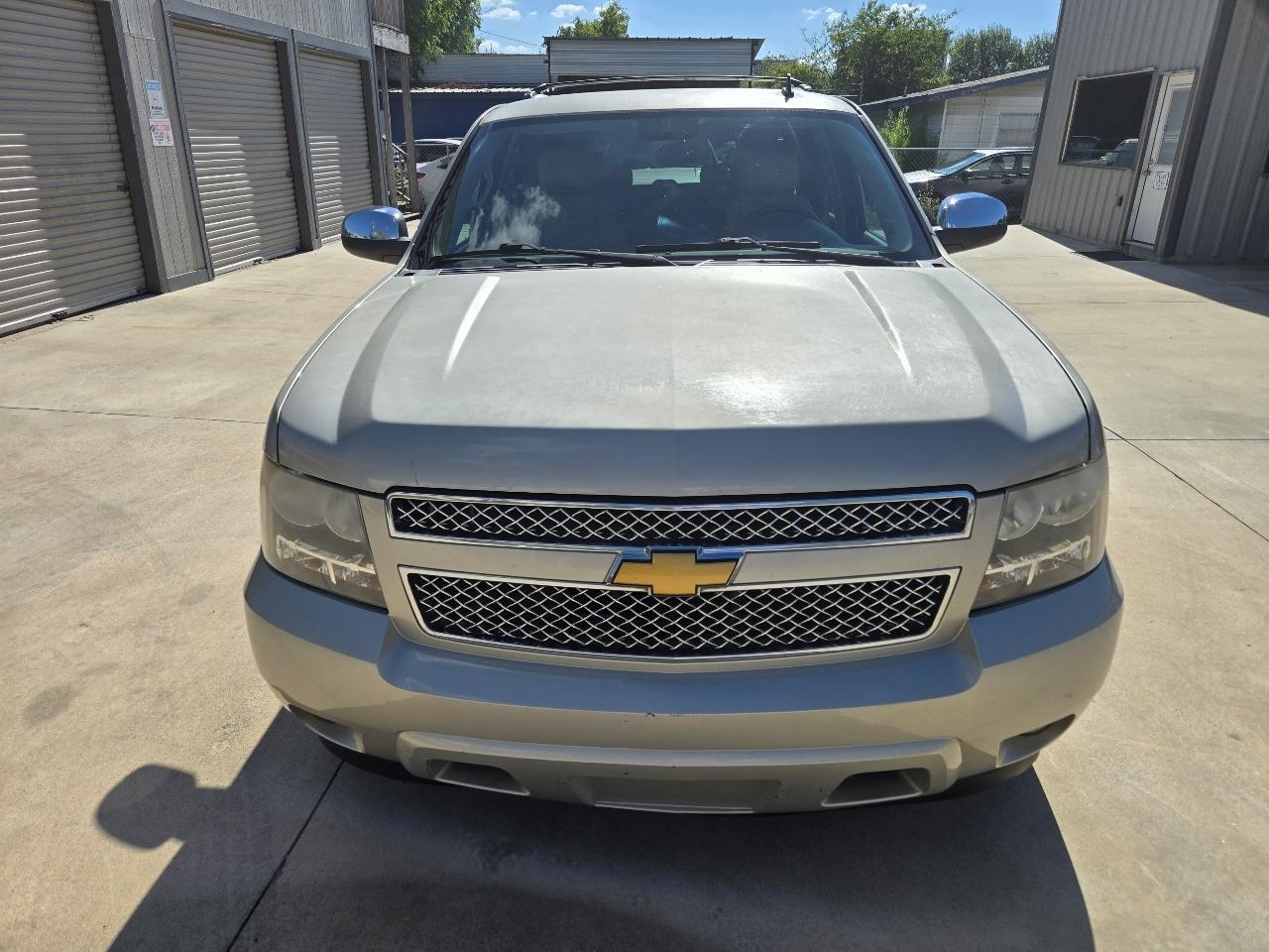 Chevrolet Suburban 2WD 4dr LT 2014