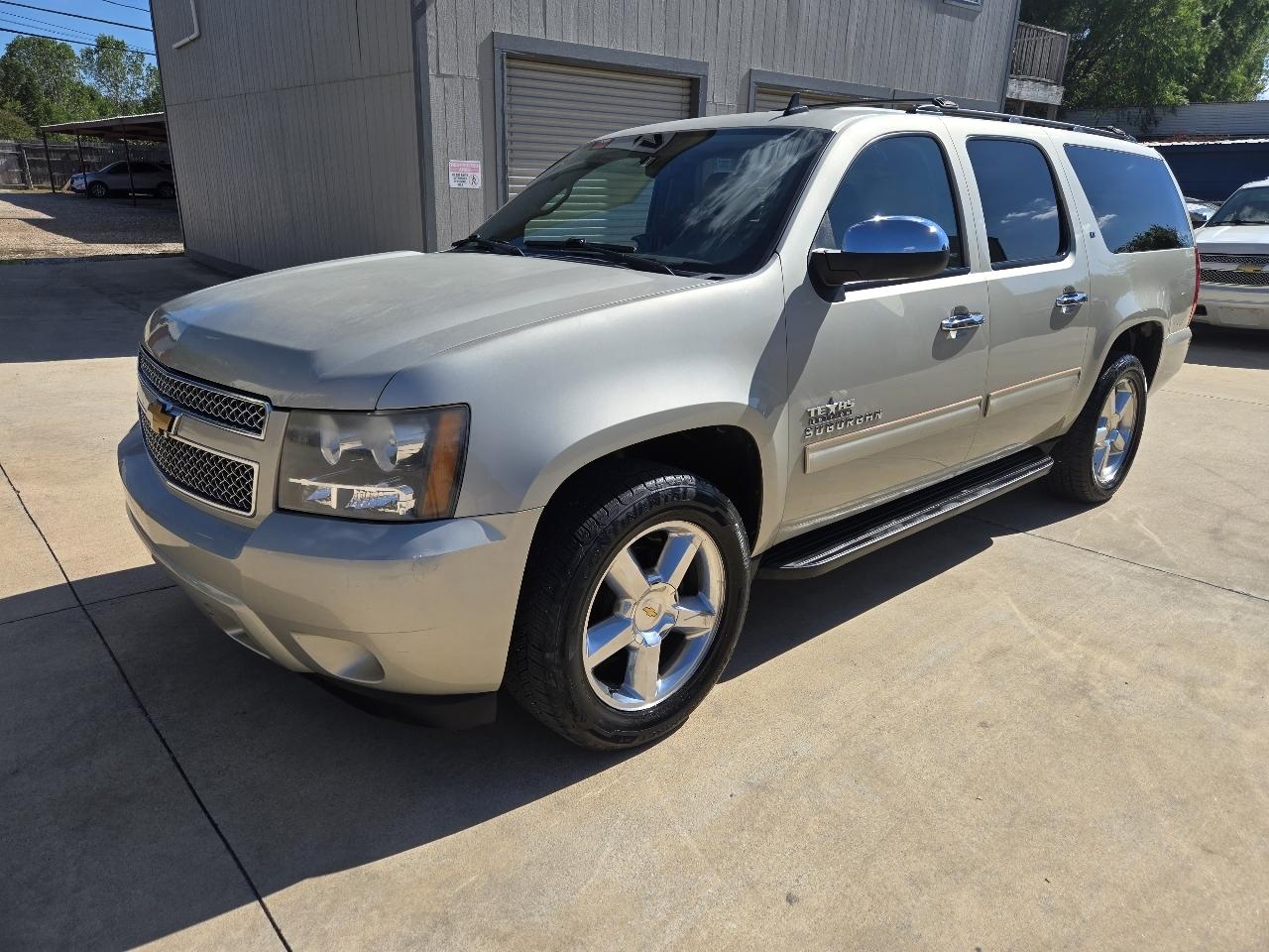 Chevrolet Suburban 2WD 4dr LT 2014