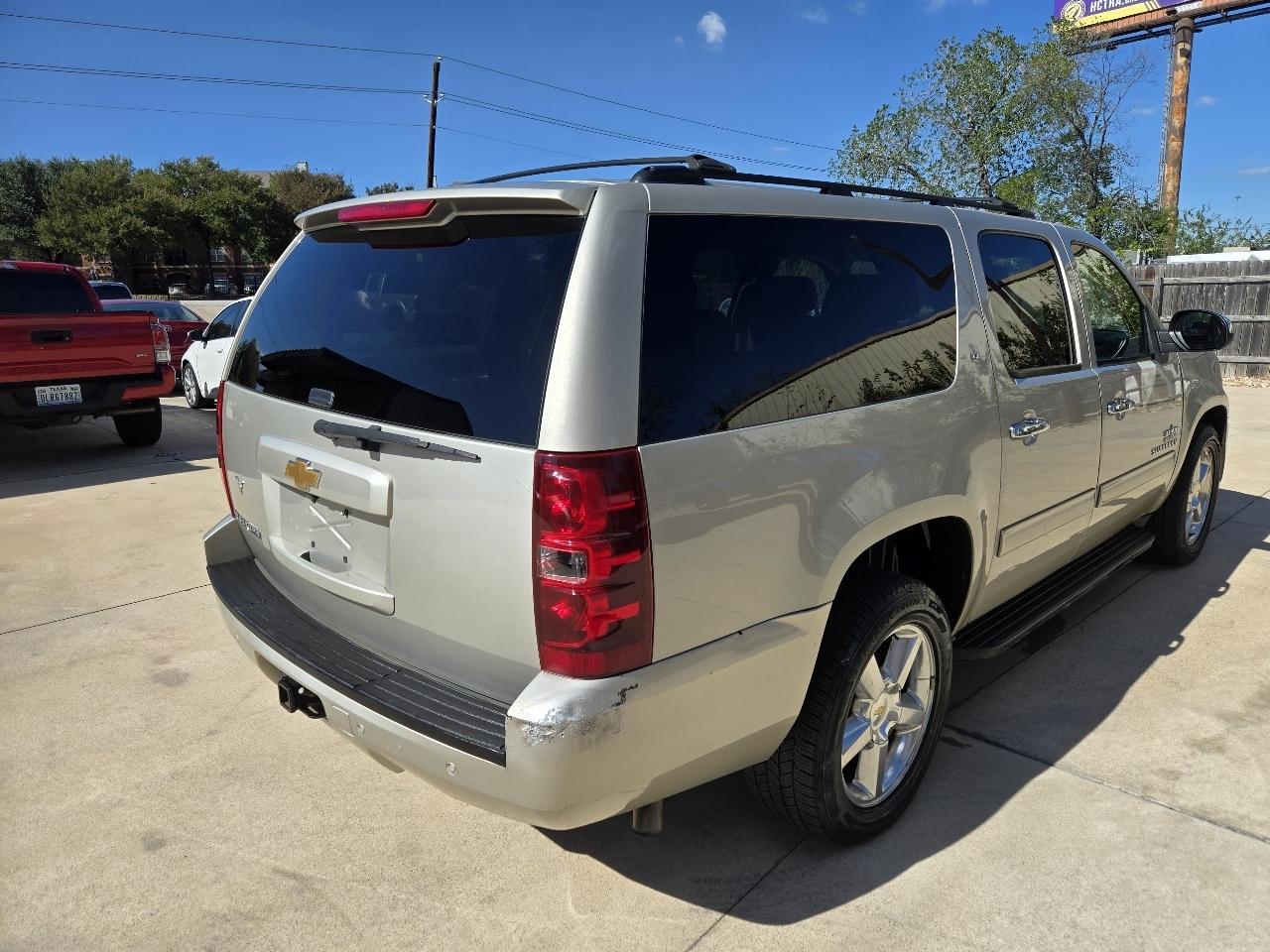 Chevrolet Suburban 2WD 4dr LT 2014