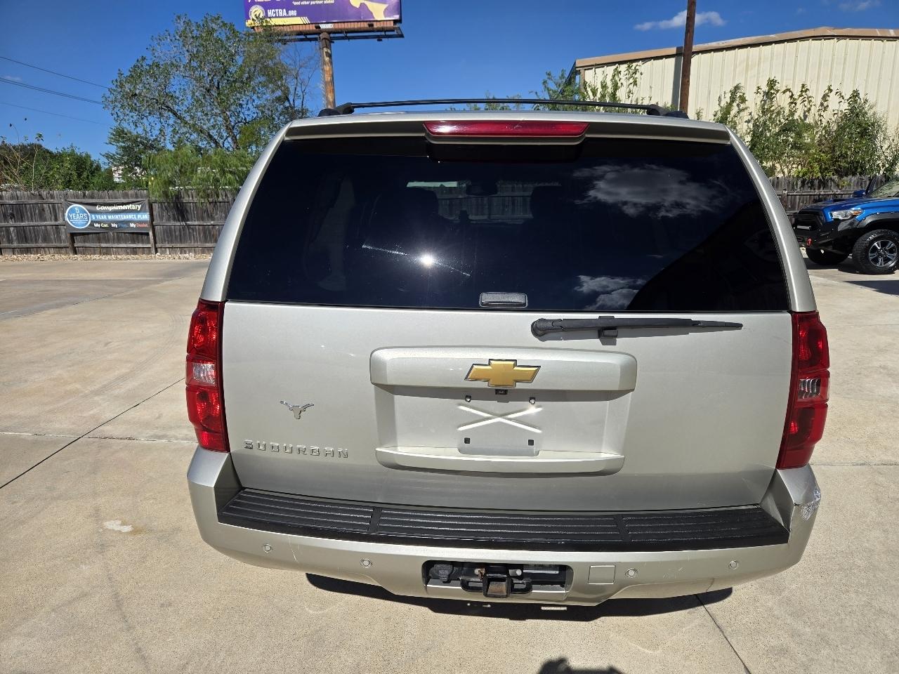 Chevrolet Suburban 2WD 4dr LT 2014