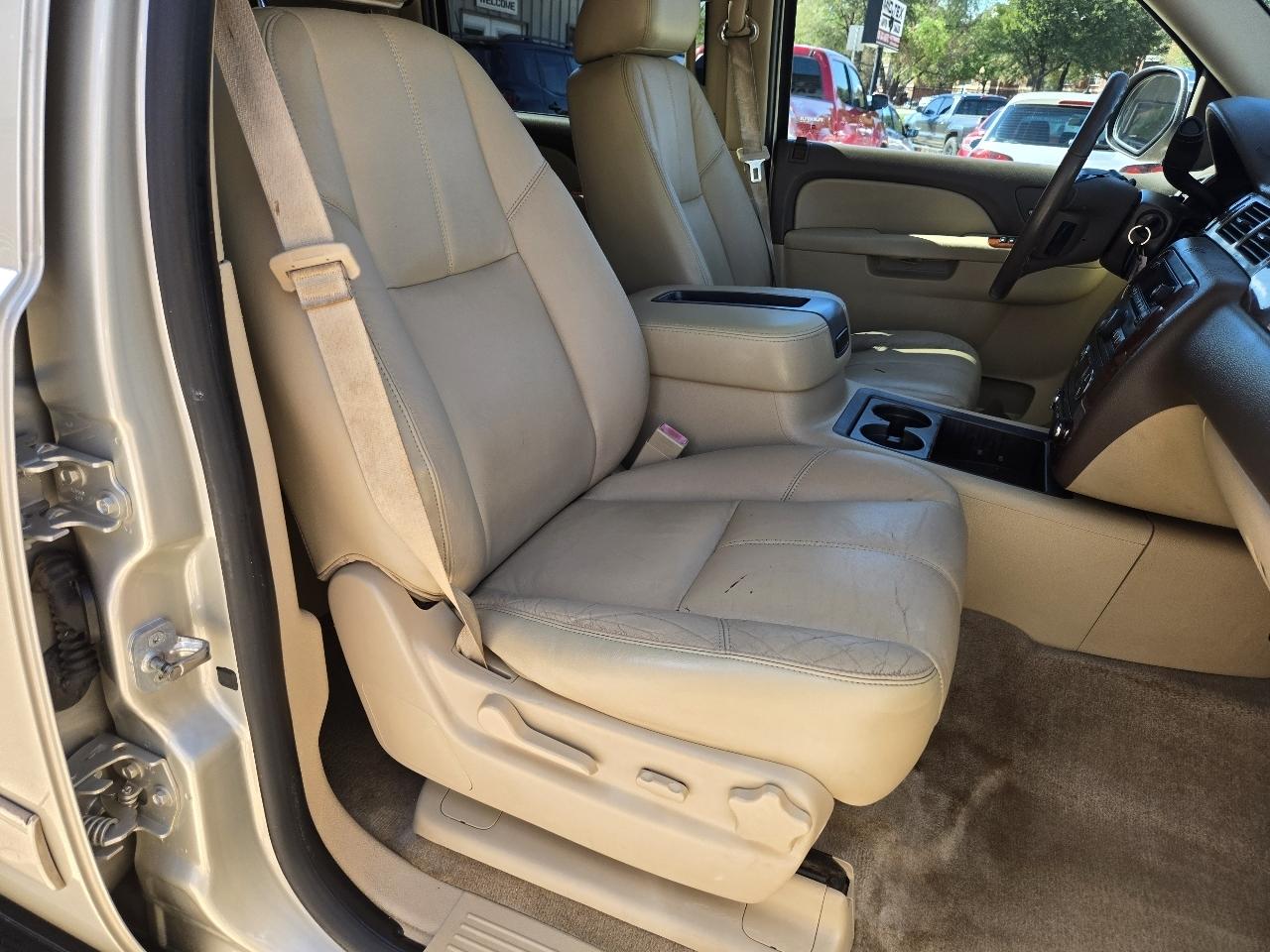 Chevrolet Suburban 2WD 4dr LT 2014